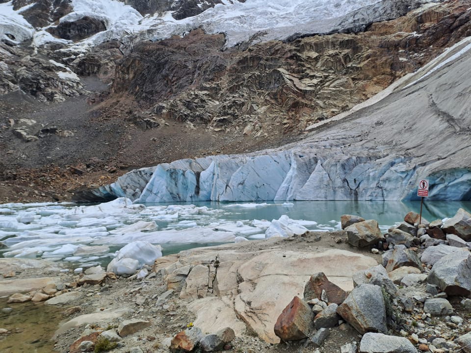 Am Ende wartete auf uns der Gletschersee „Laguna Congelada“, also „Gefrohrene Lagune“.