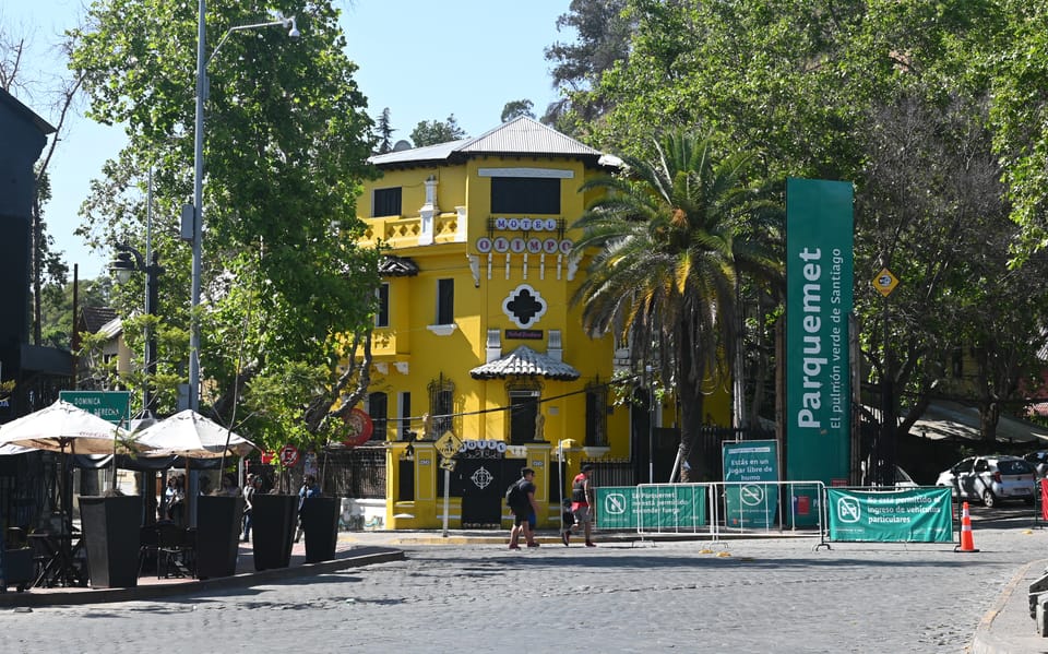 gelbes haus in santiago de chile