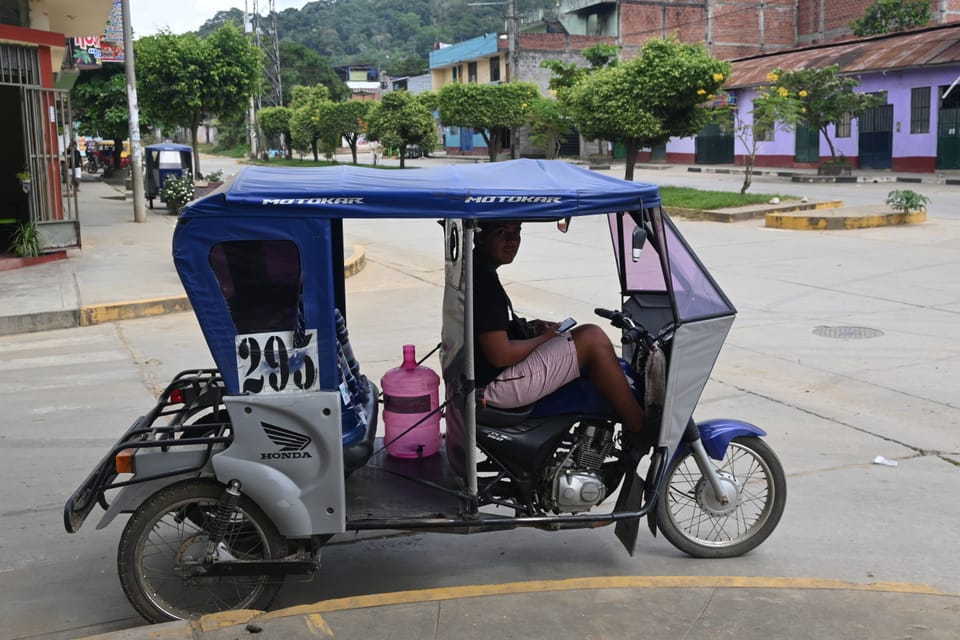 Ein sogenanntes "Moto-Carga“ mit insgesamt drei Rädern ist hier ein viel benutztes Transportmittel.