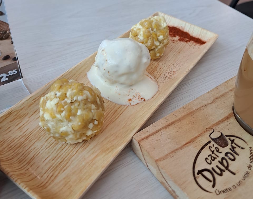 Die Kochbananenbällchen waren eigentlich ganz in Ordnung.
