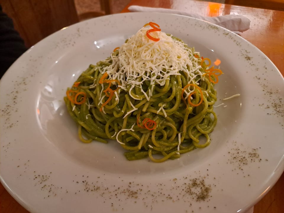 Im Restaurant hatten wir Internet und versuchten, per Kreditkarte Datenvolumen zu bekommen.