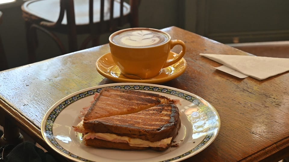 Auf den Sandwiches ist nach jeweils vier Scheiben Schinken und Käse leider kein Platz mehr für Grünzeug.