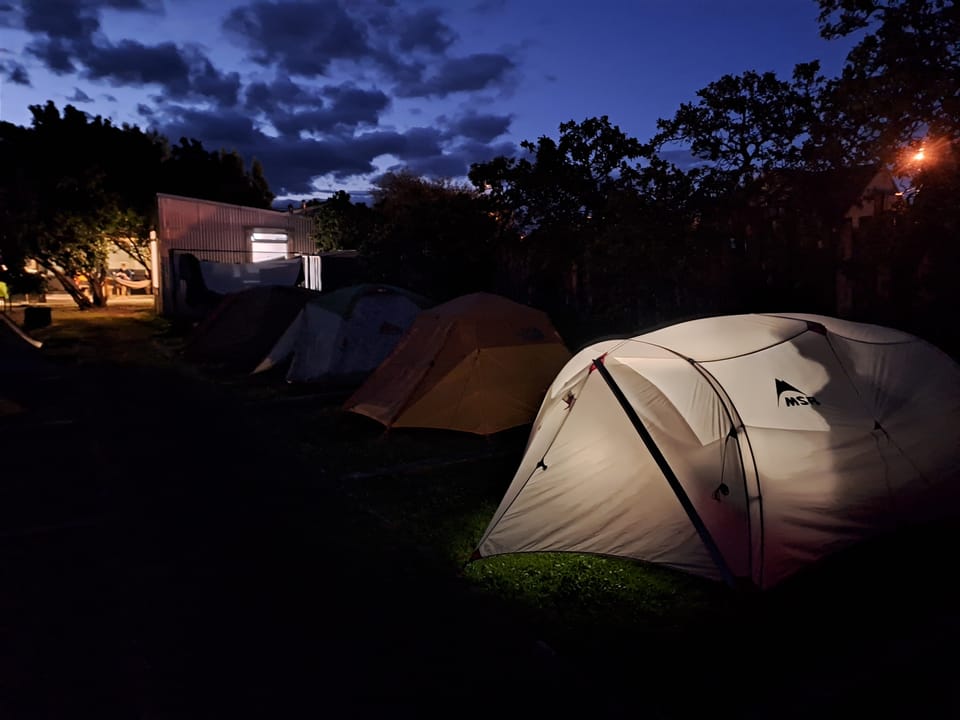 Zelte auf dem kleinen aber feinen Campingplatz