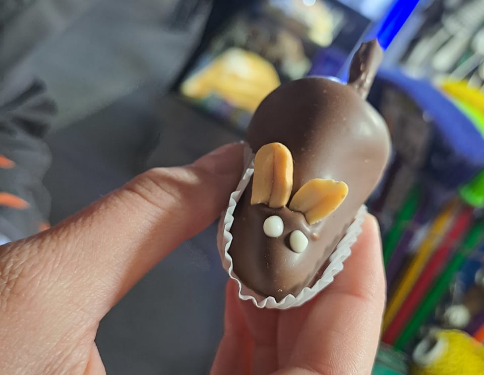 Dieses süße, kleine und vor allem leckere Mäuschen kauften wir in einer kleinen Bäckerei.